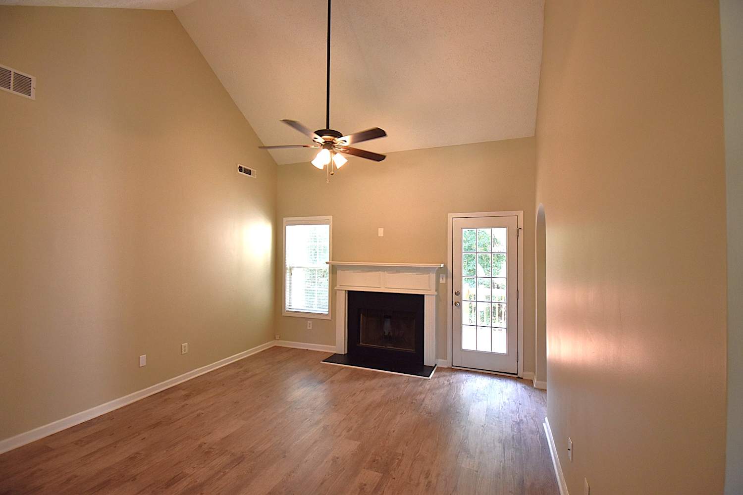 402 Parlor Cir photo 3
