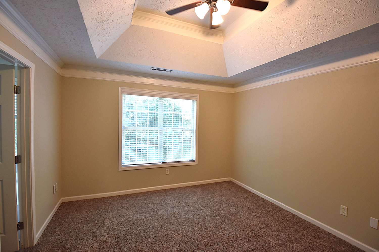 402 Parlor Cir photo 4