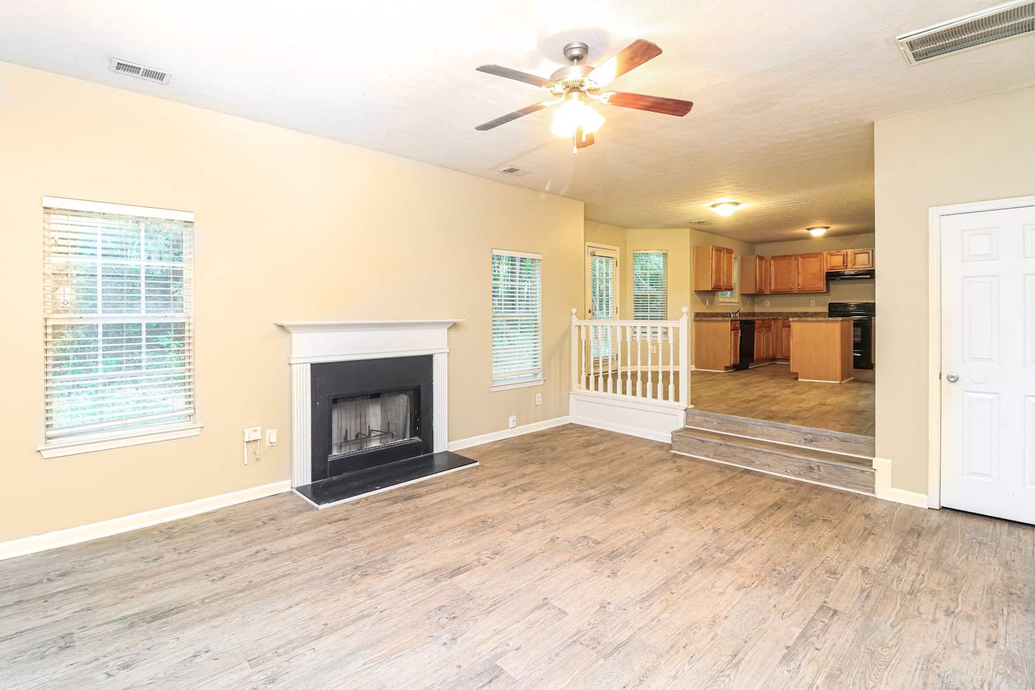 200 Laura Cir photo 5