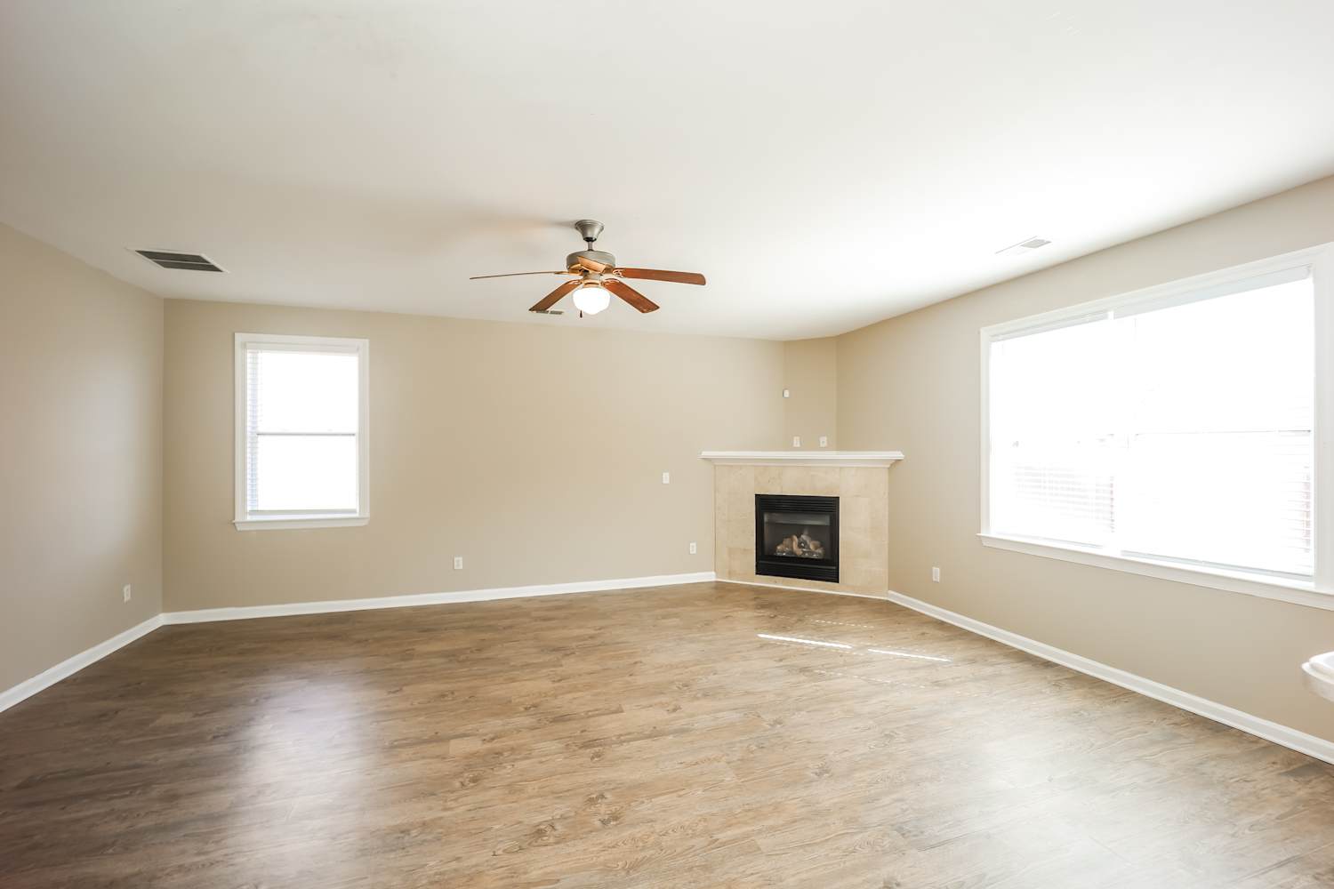 2447 McIntosh Dr photo 5