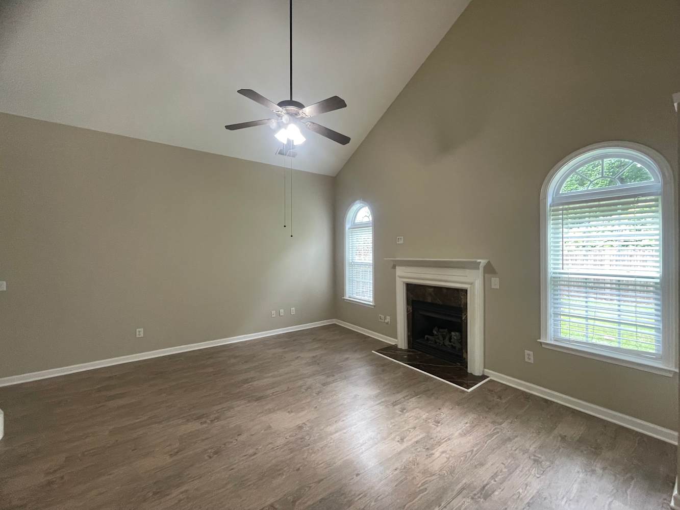 377 Highland Falls Dr photo 3