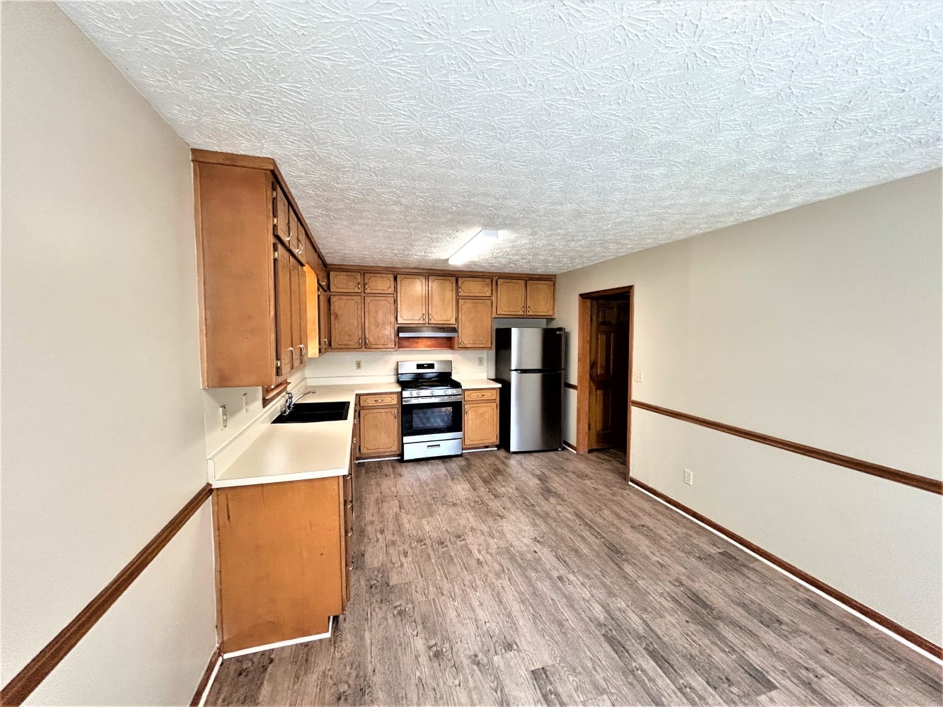 2252 Chateau Dr photo 4