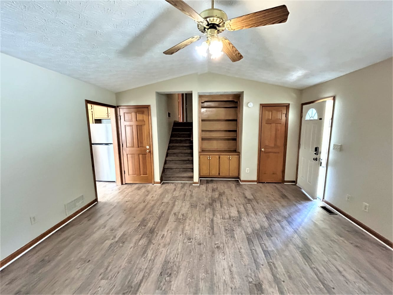 2252 Chateau Dr photo 3