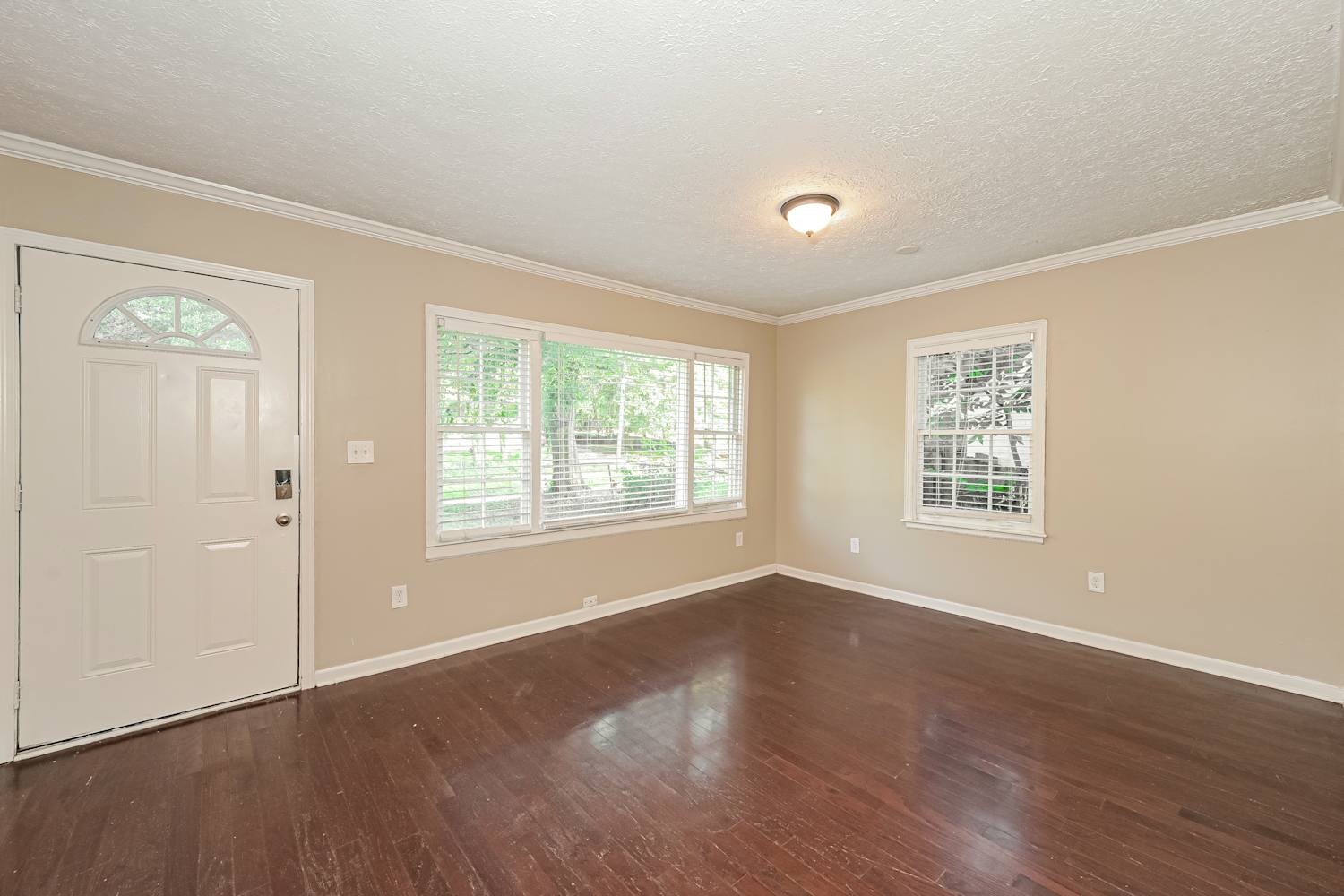 692 Quillian Ave photo 4