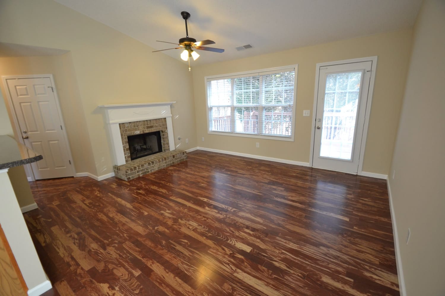 281 Rosemont Ct photo 2