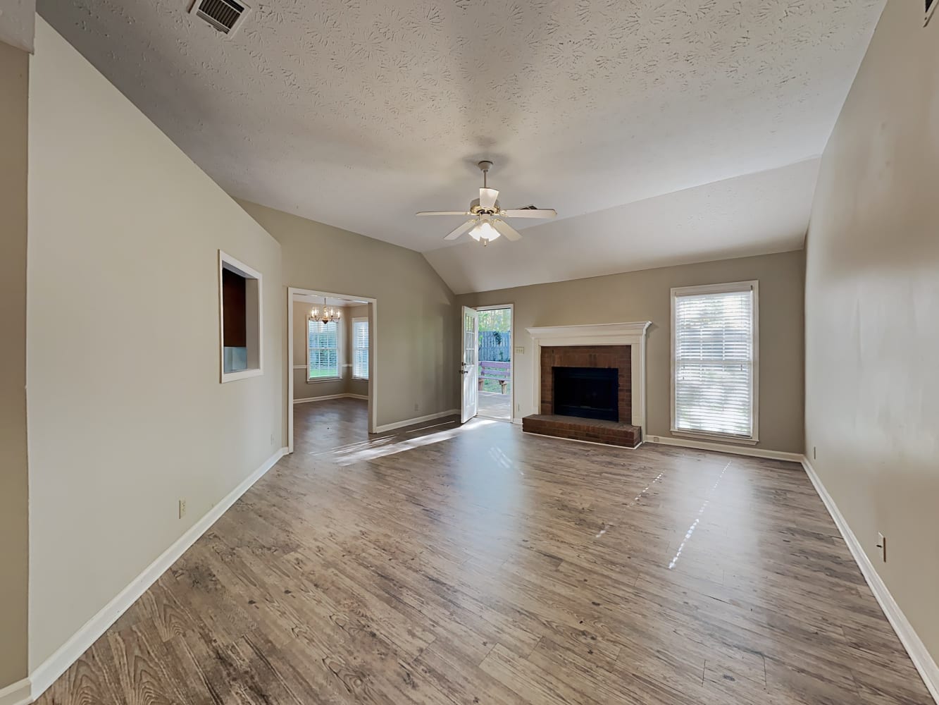 561 Black Creek Dr photo 5