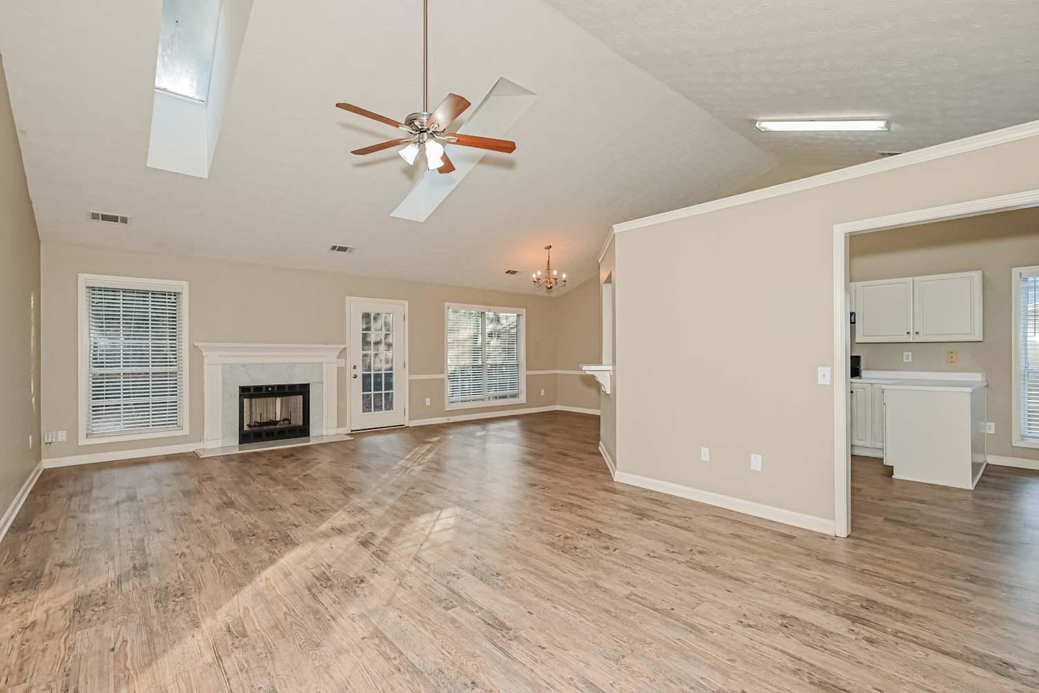 805 Avalon Forest Dr photo 3