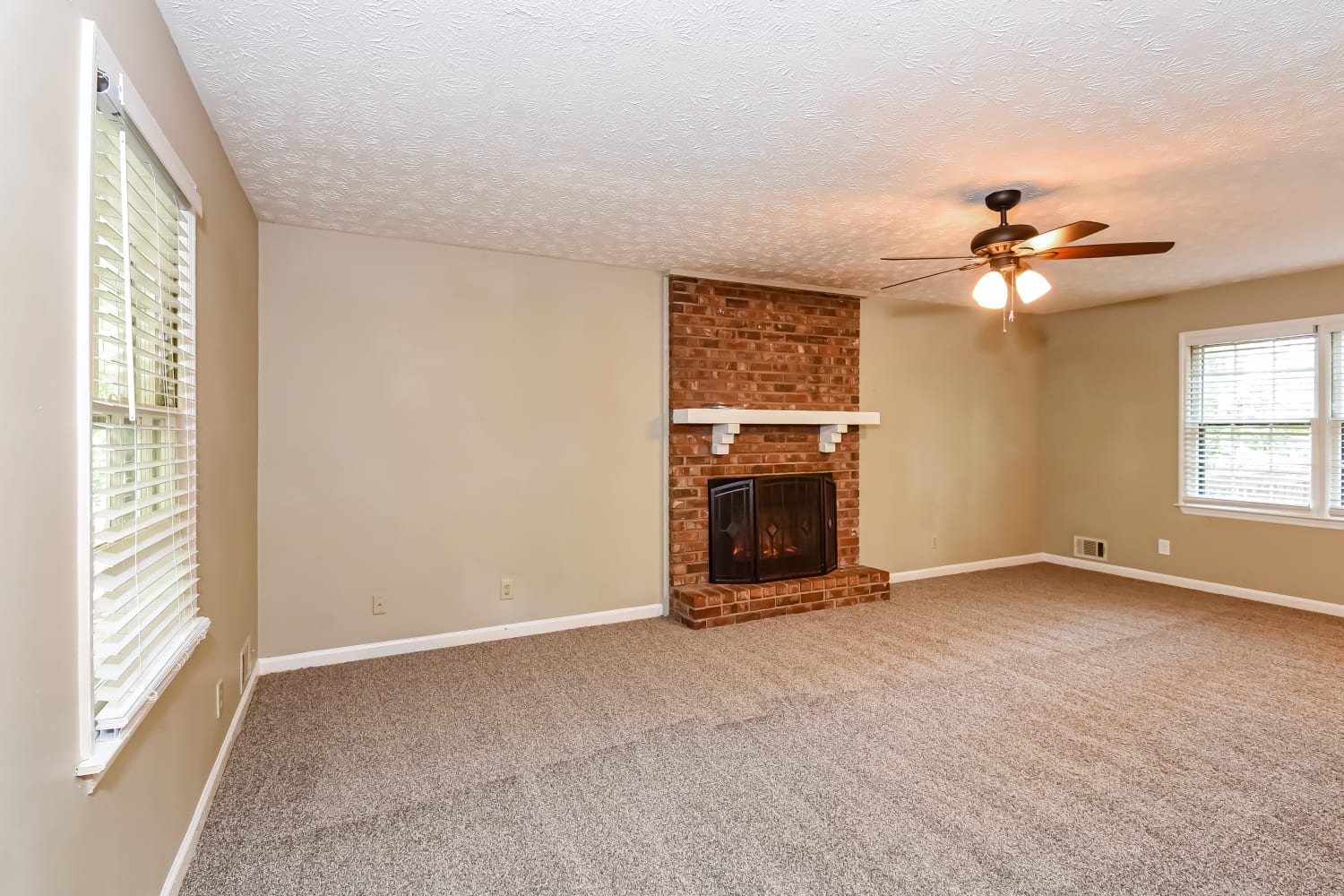 201 Hardman Way photo 5