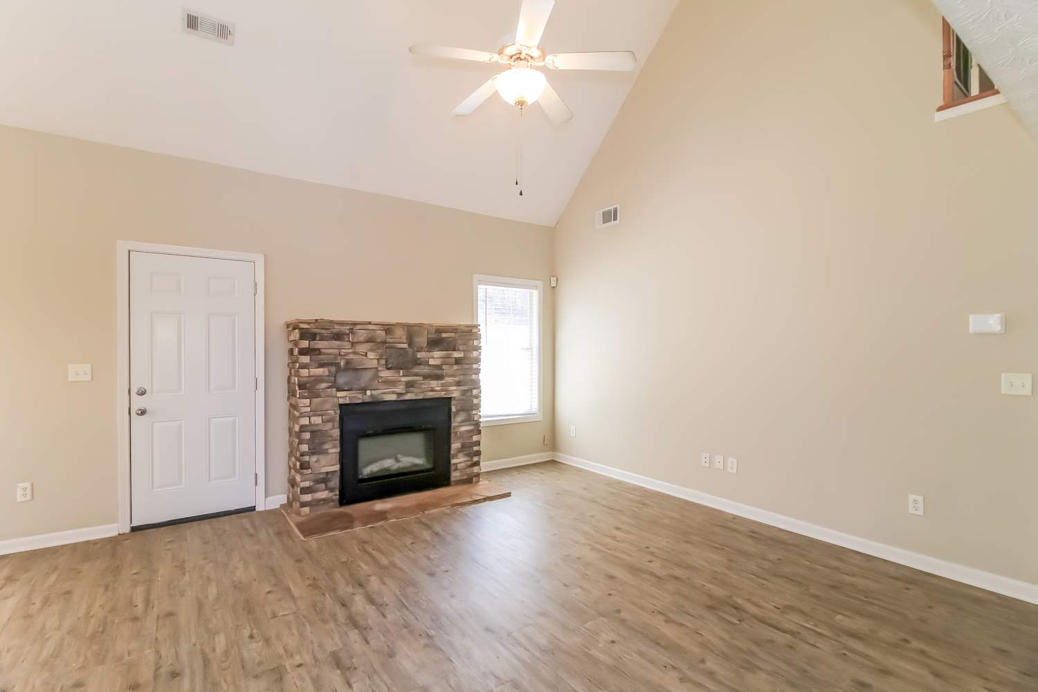 156 Wyckliffe Dr photo 5