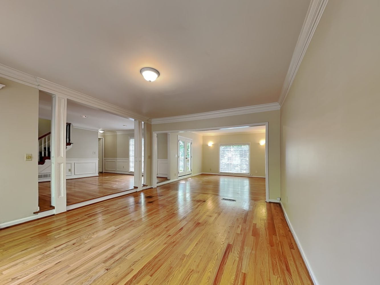 9320 N Lake Dr photo 5