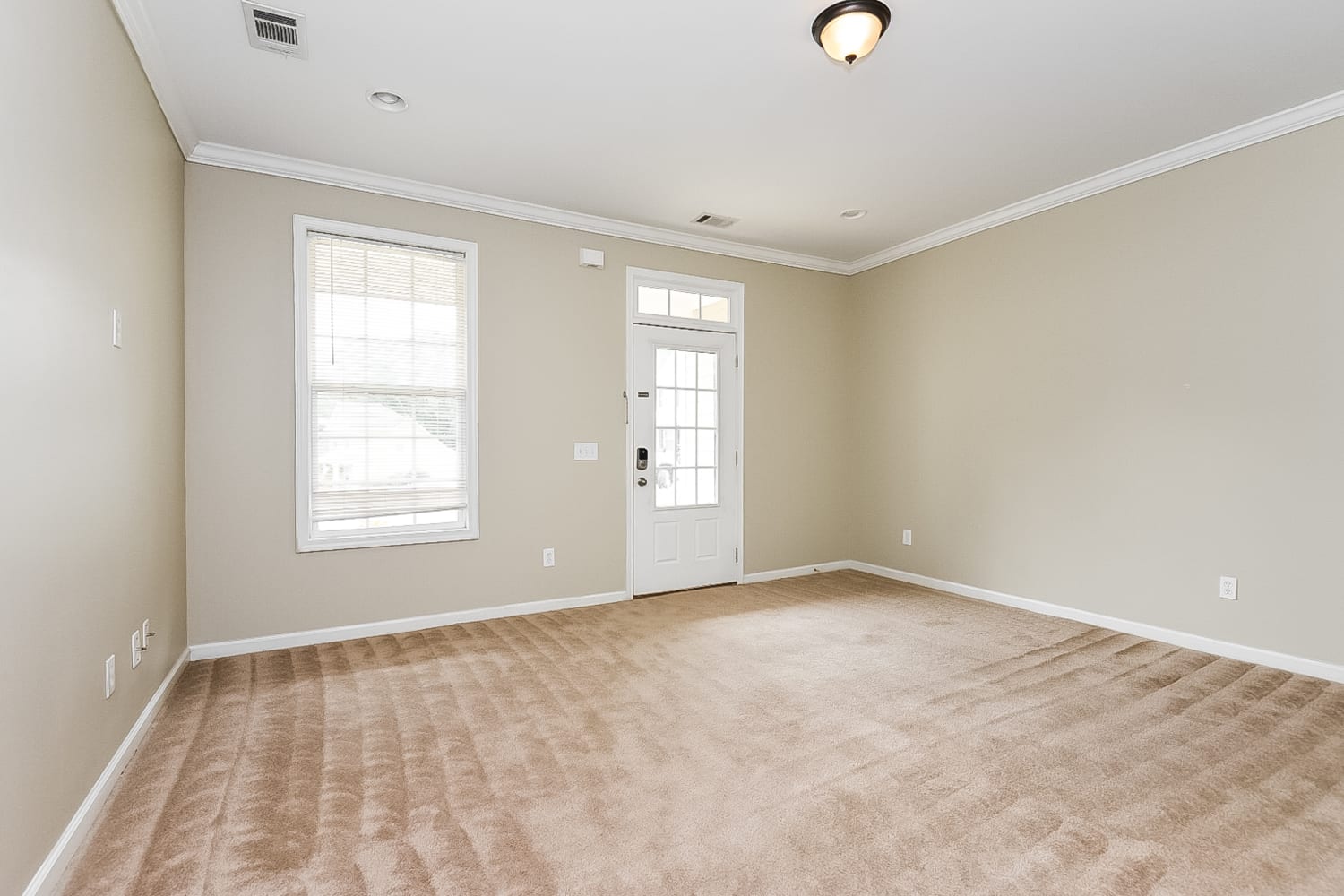 108 Holcomb Manor Dr photo 4