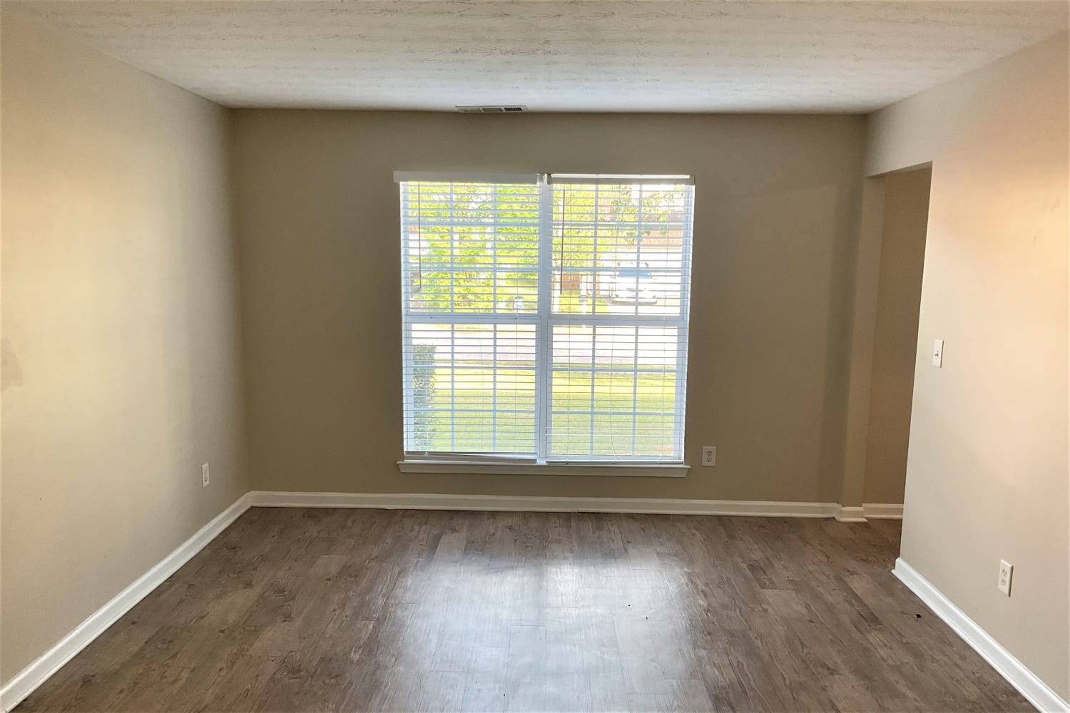 1027 Lear Dr photo 5