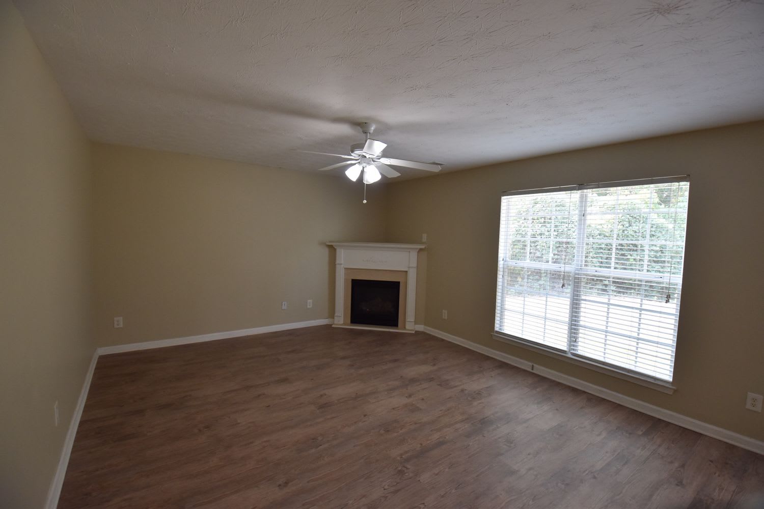 1027 Lear Dr photo 4