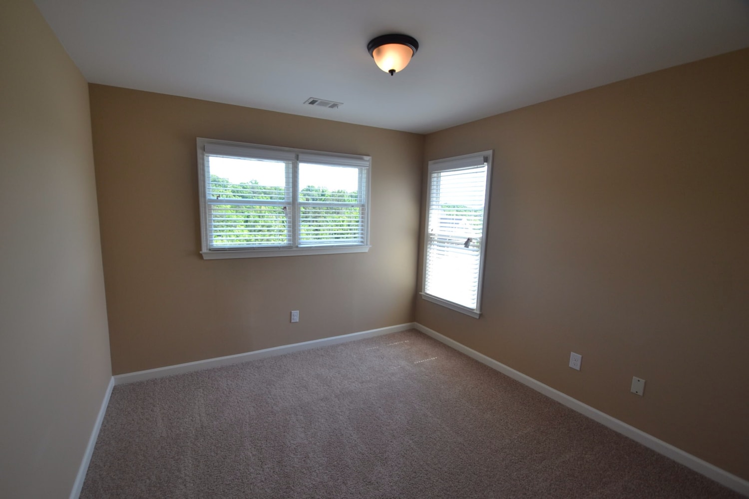 116 Covington Dr photo 5