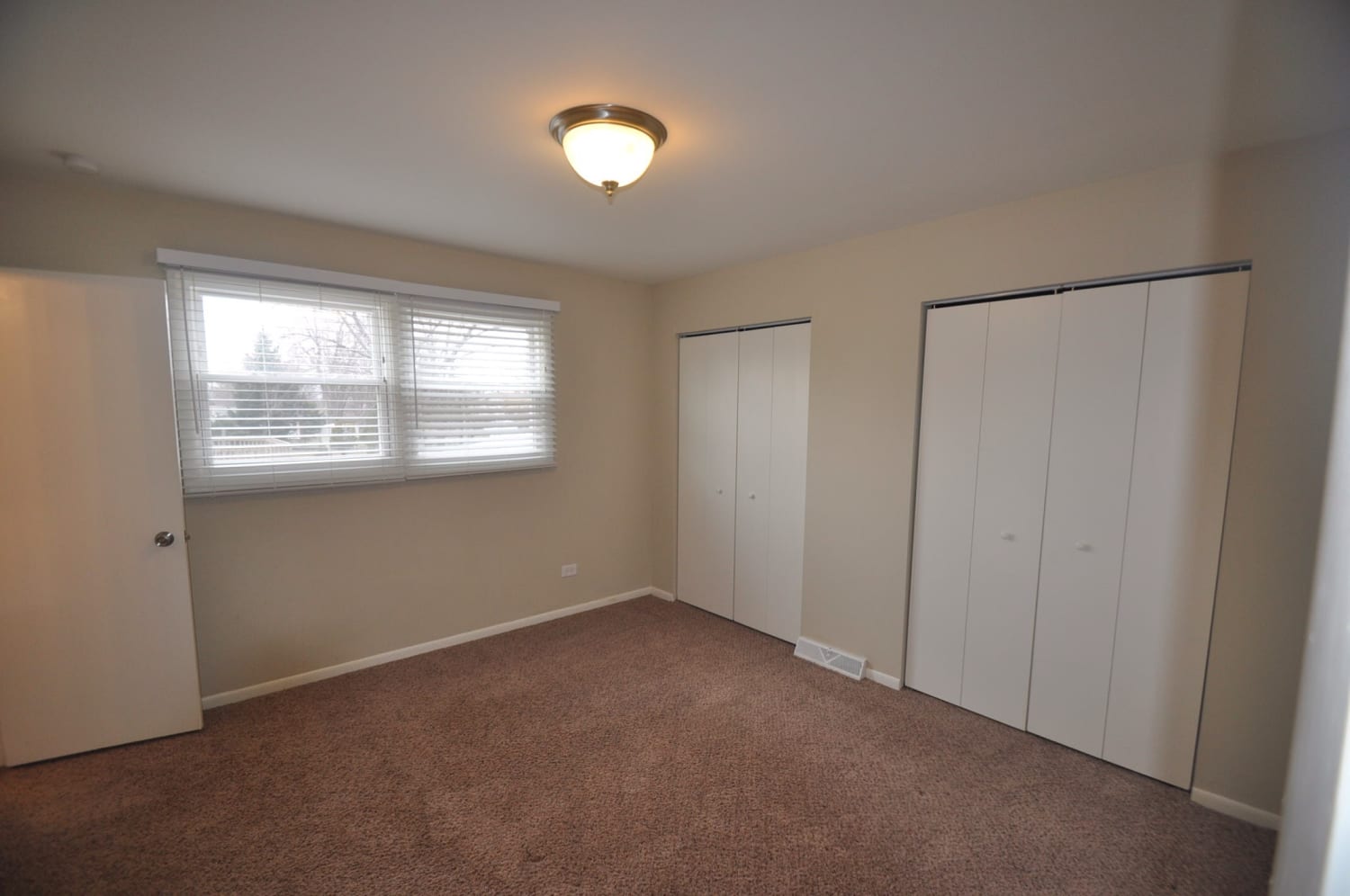 16056 Olcott Ave photo 4