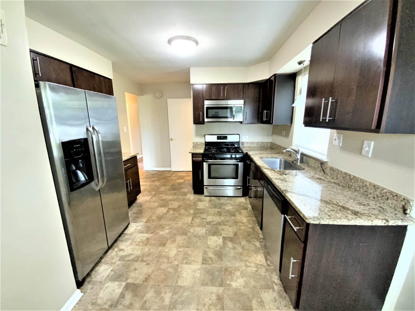 1459 Heidorn Ave photo 3