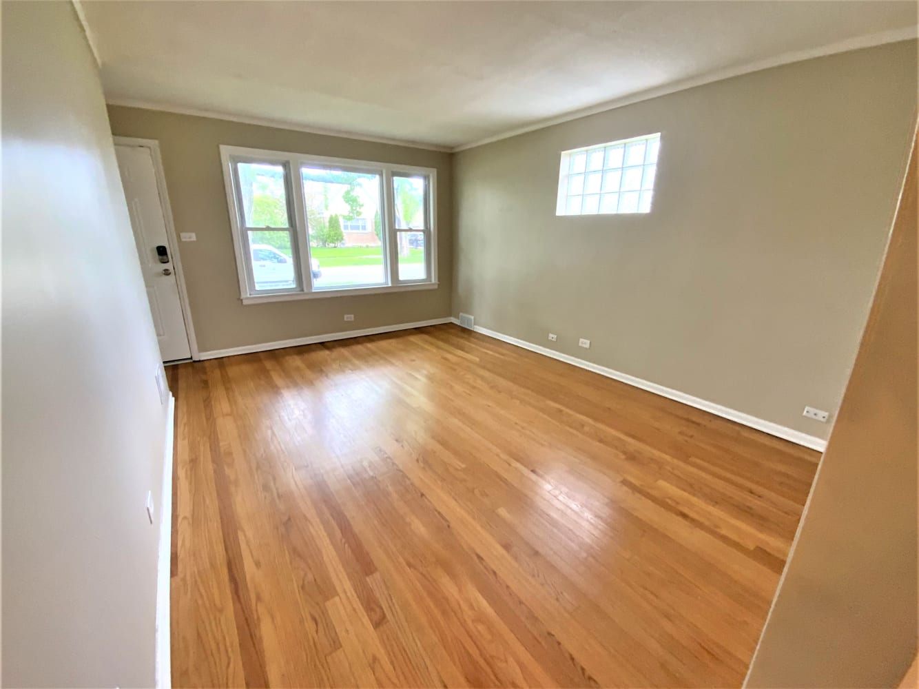 1459 Heidorn Ave photo 2