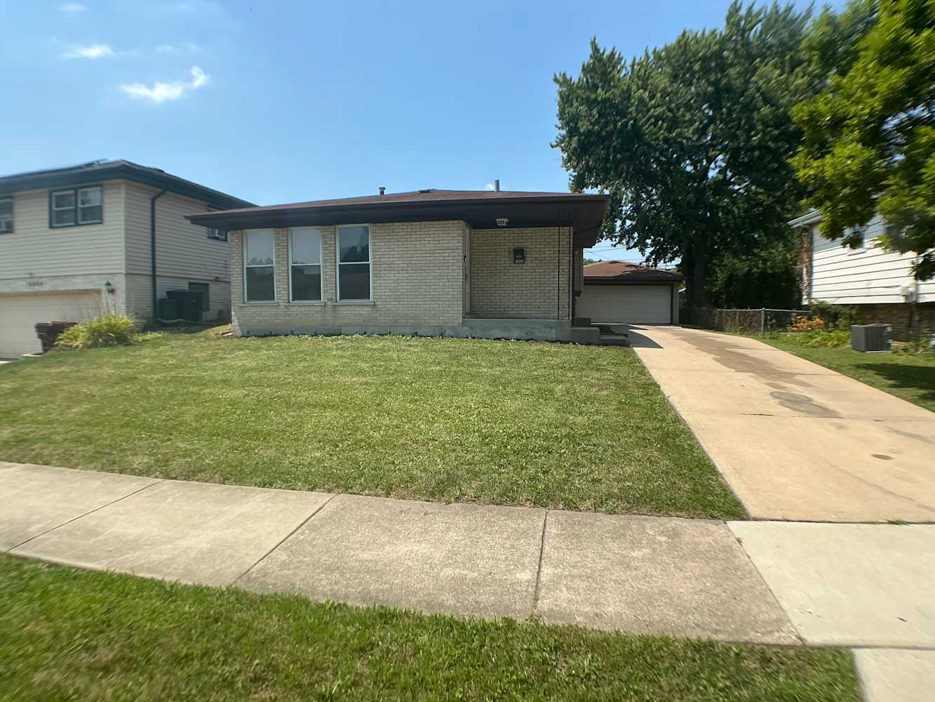 16460 Roy St photo 2
