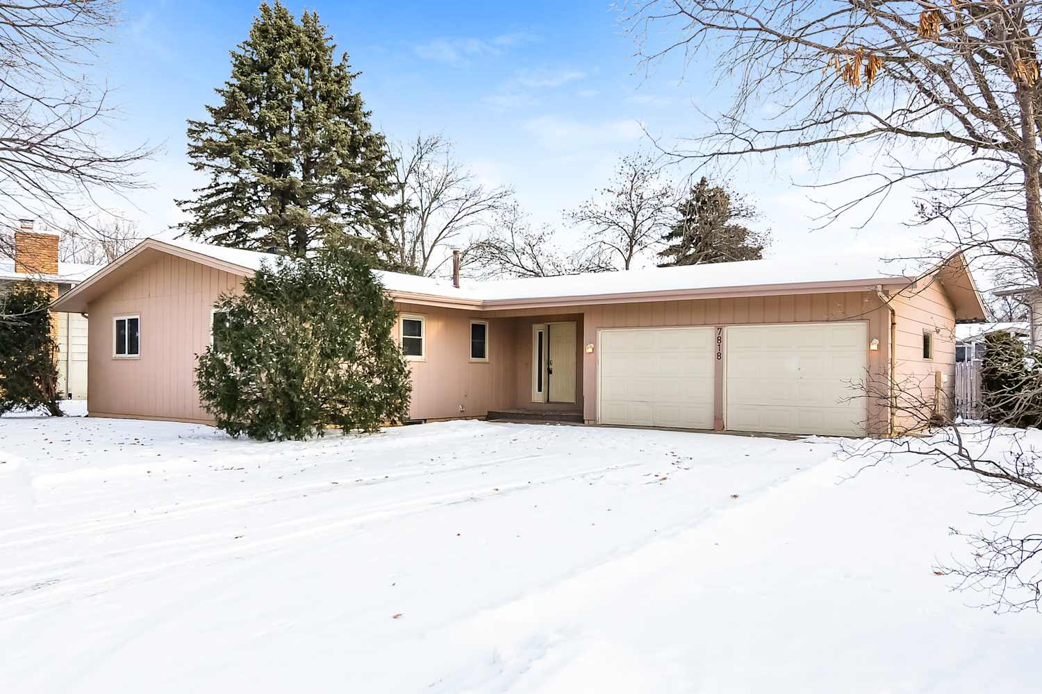 7818 Hampshire Cir N photo 4