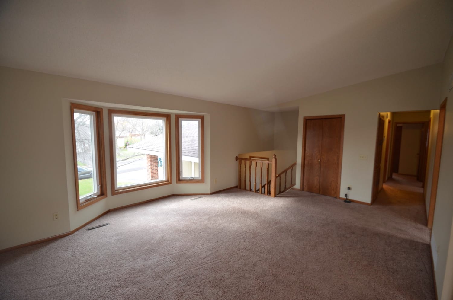 2416 Crestmount Ln photo 2