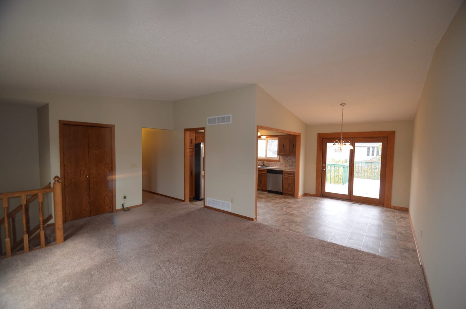 2416 Crestmount Ln photo 3