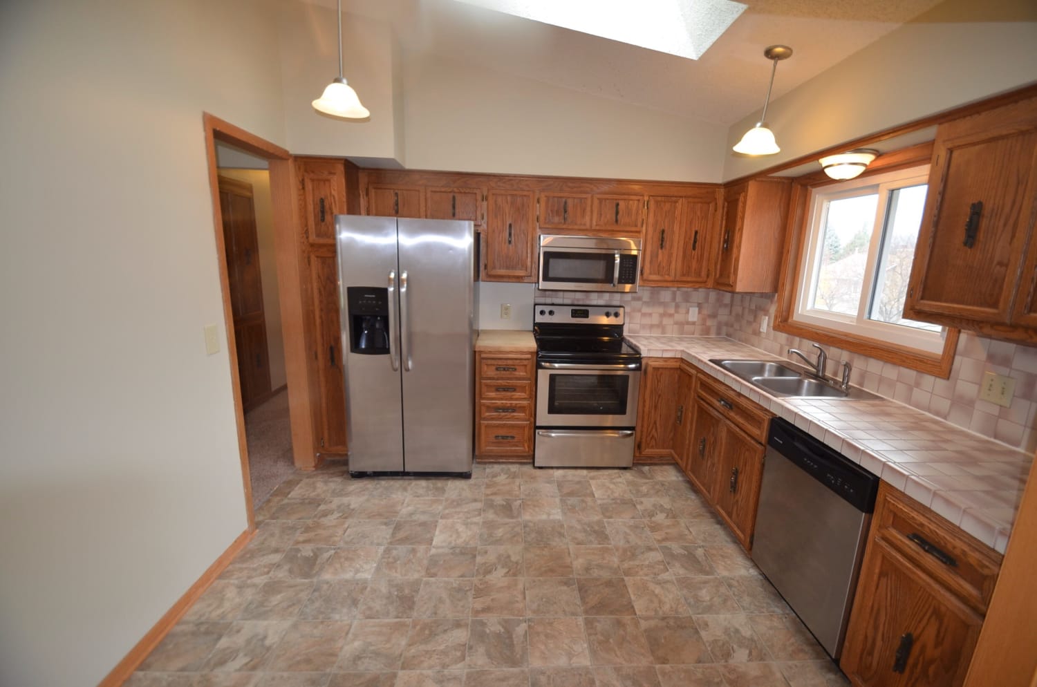 2416 Crestmount Ln photo 4