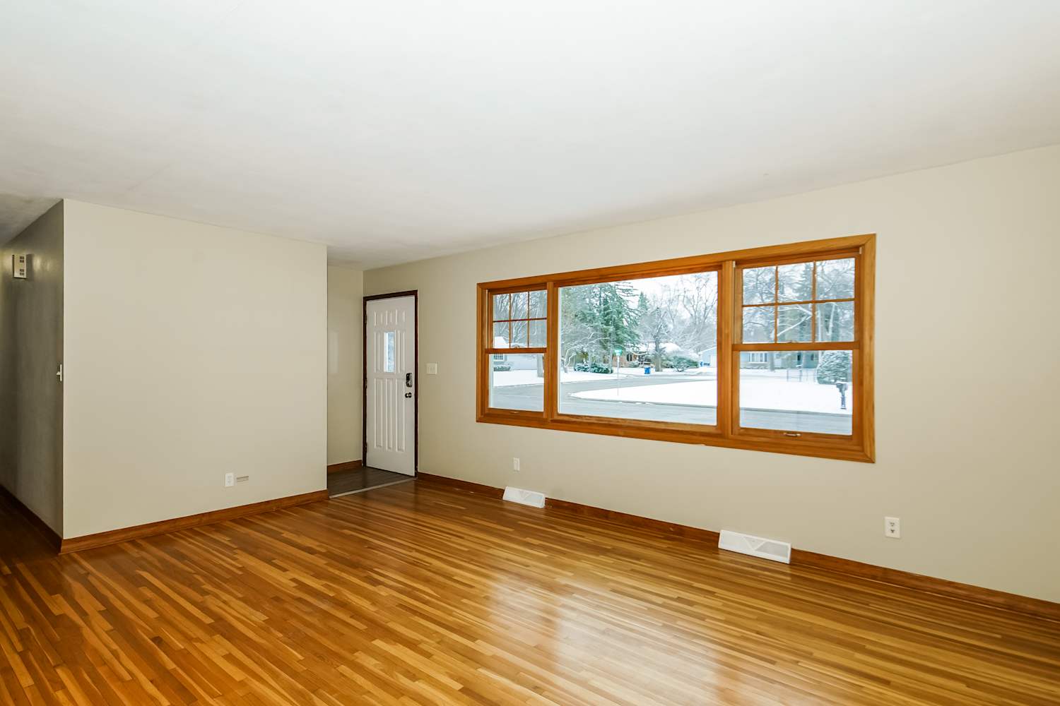 2273 Sierra Dr photo 4
