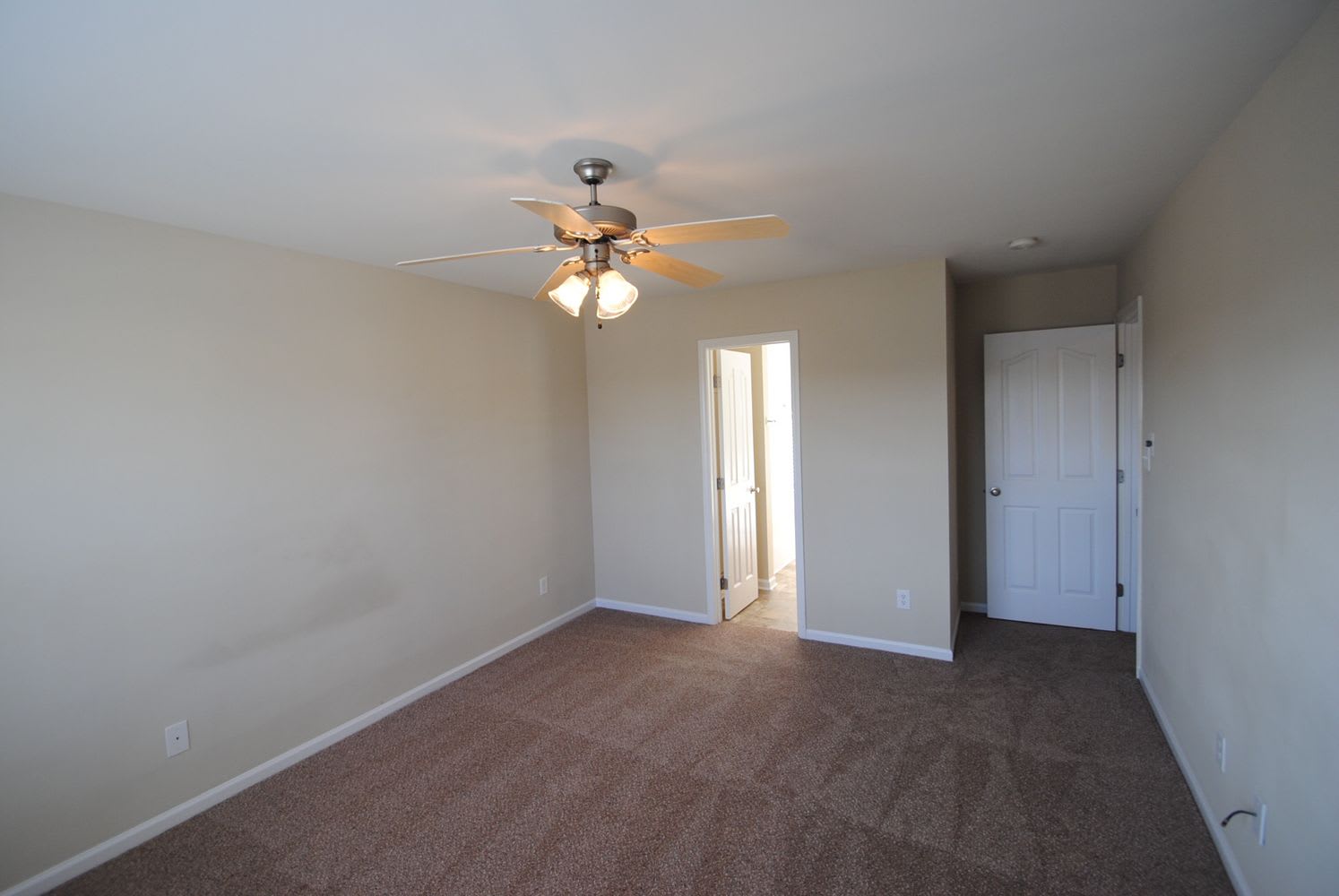 214 Glencroft Dr photo 2