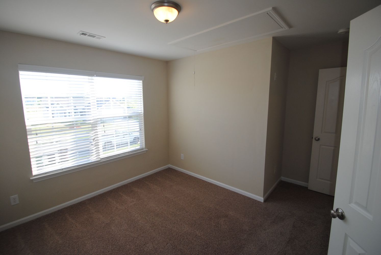 214 Glencroft Dr photo 4