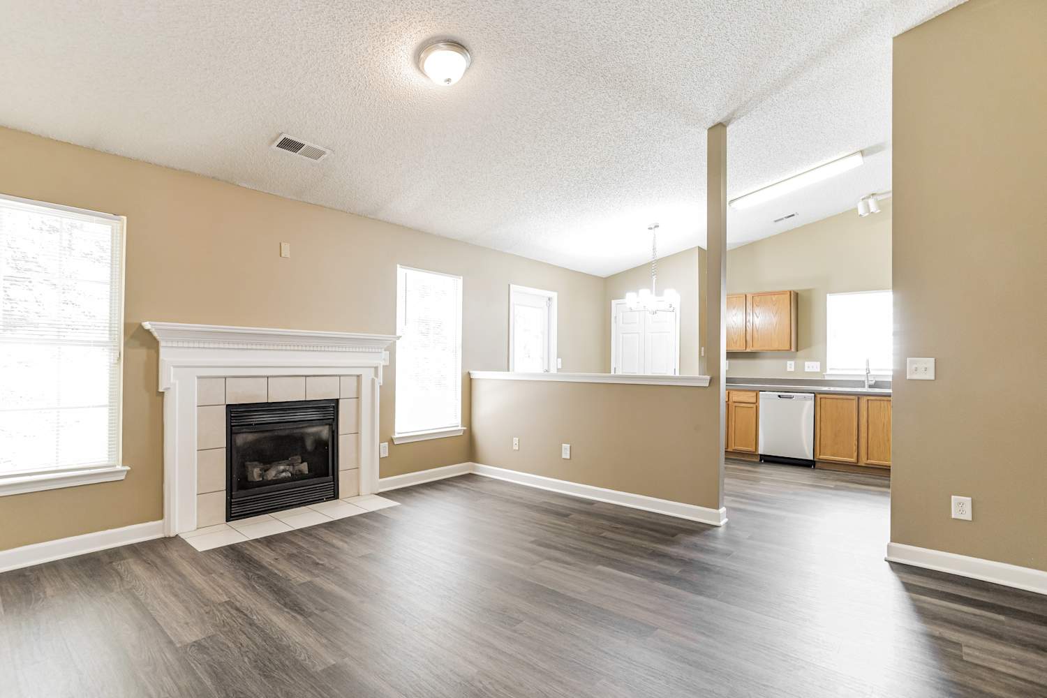 843 Anchor Way NE photo 4