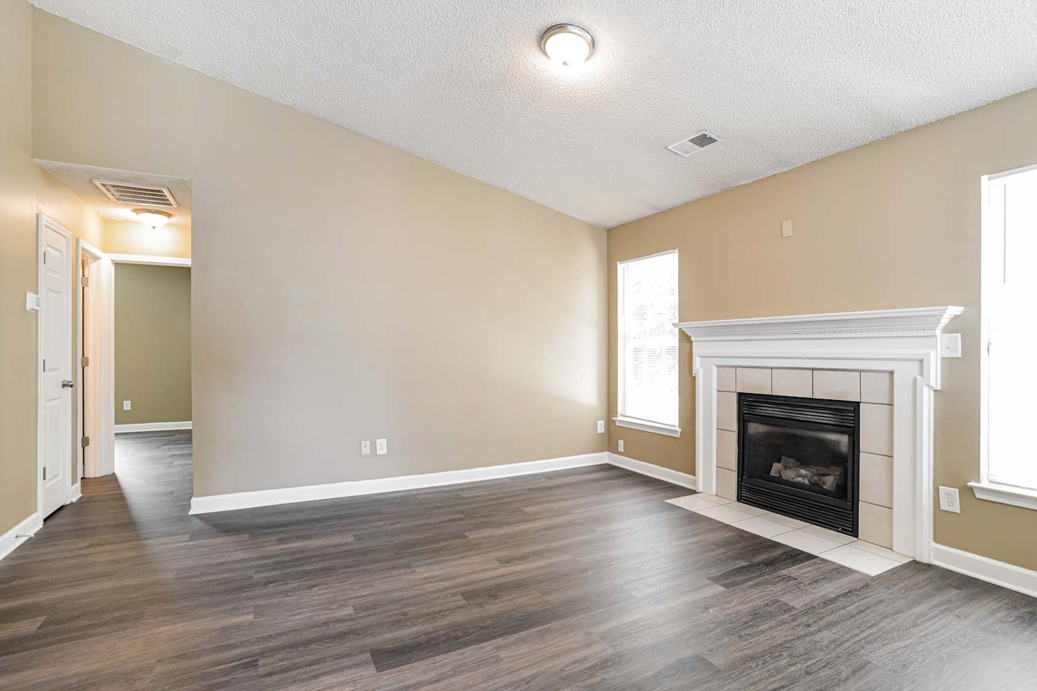 843 Anchor Way NE photo 3