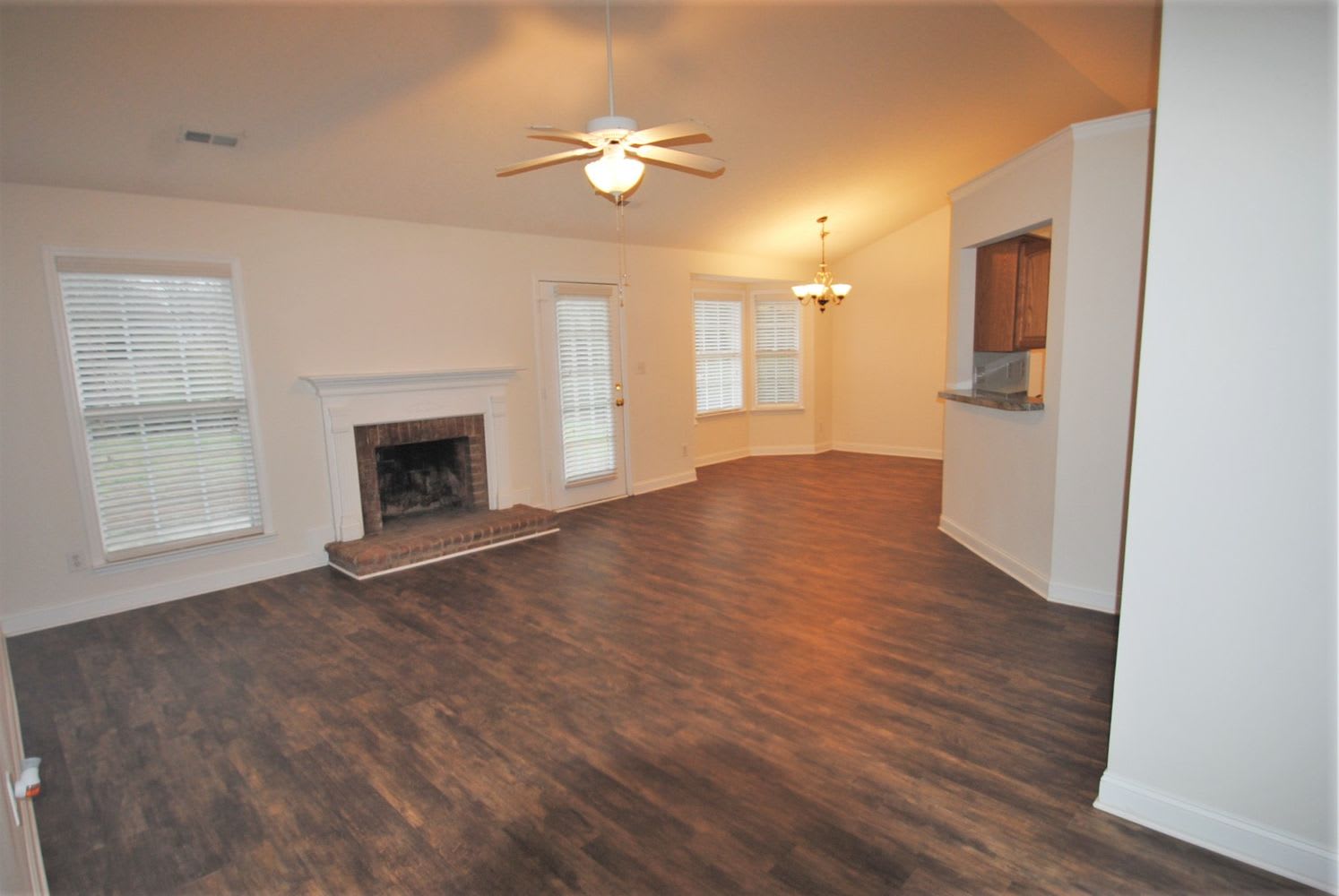 8427 Quail Hollow Dr photo 2