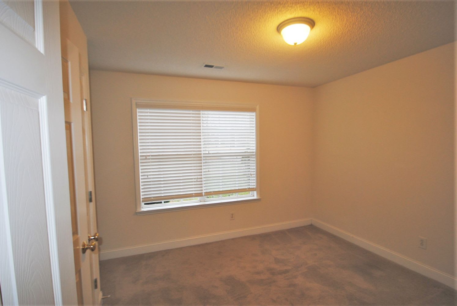 8427 Quail Hollow Dr photo 4