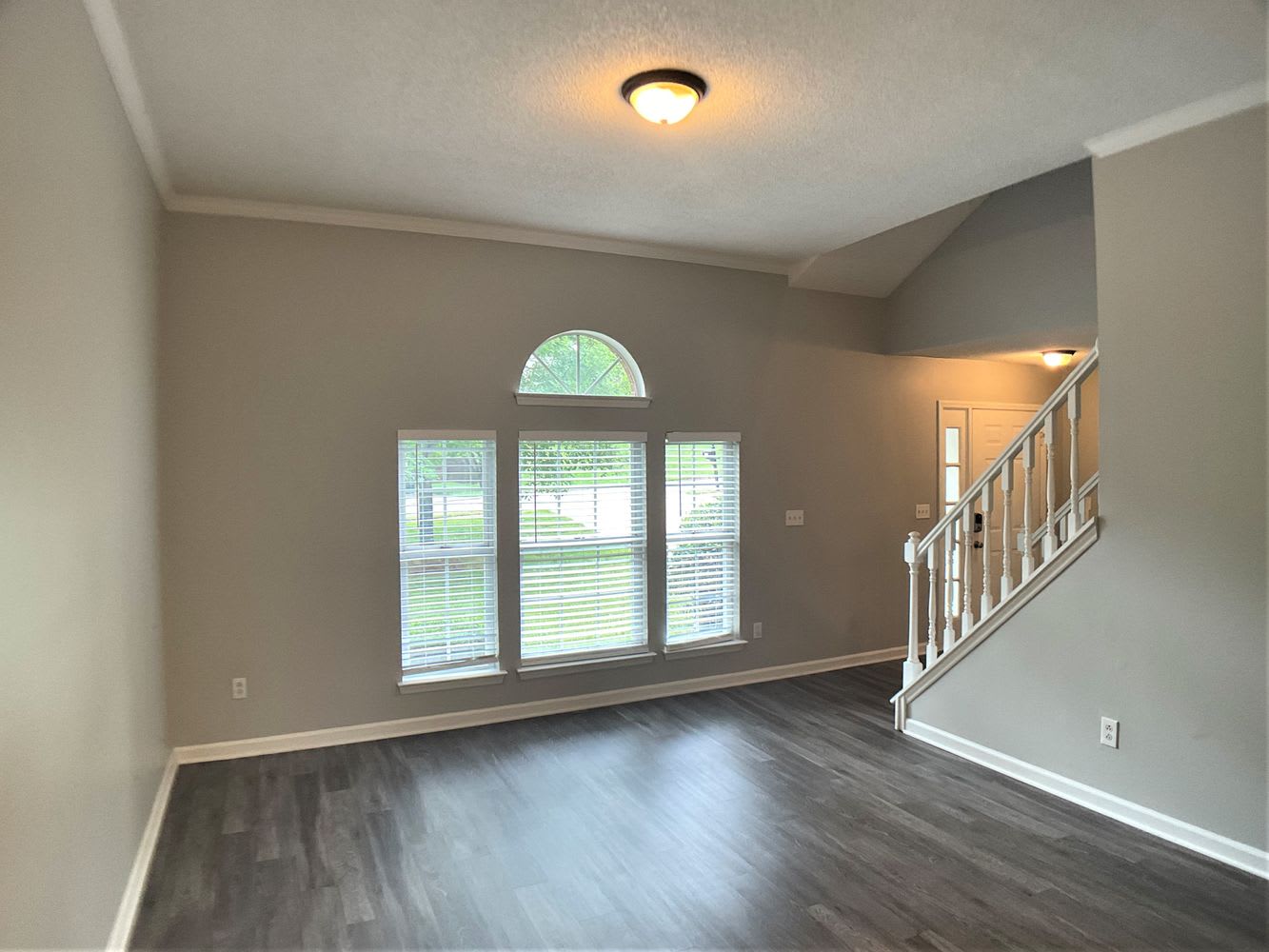 3939 Armitage Dr photo 5
