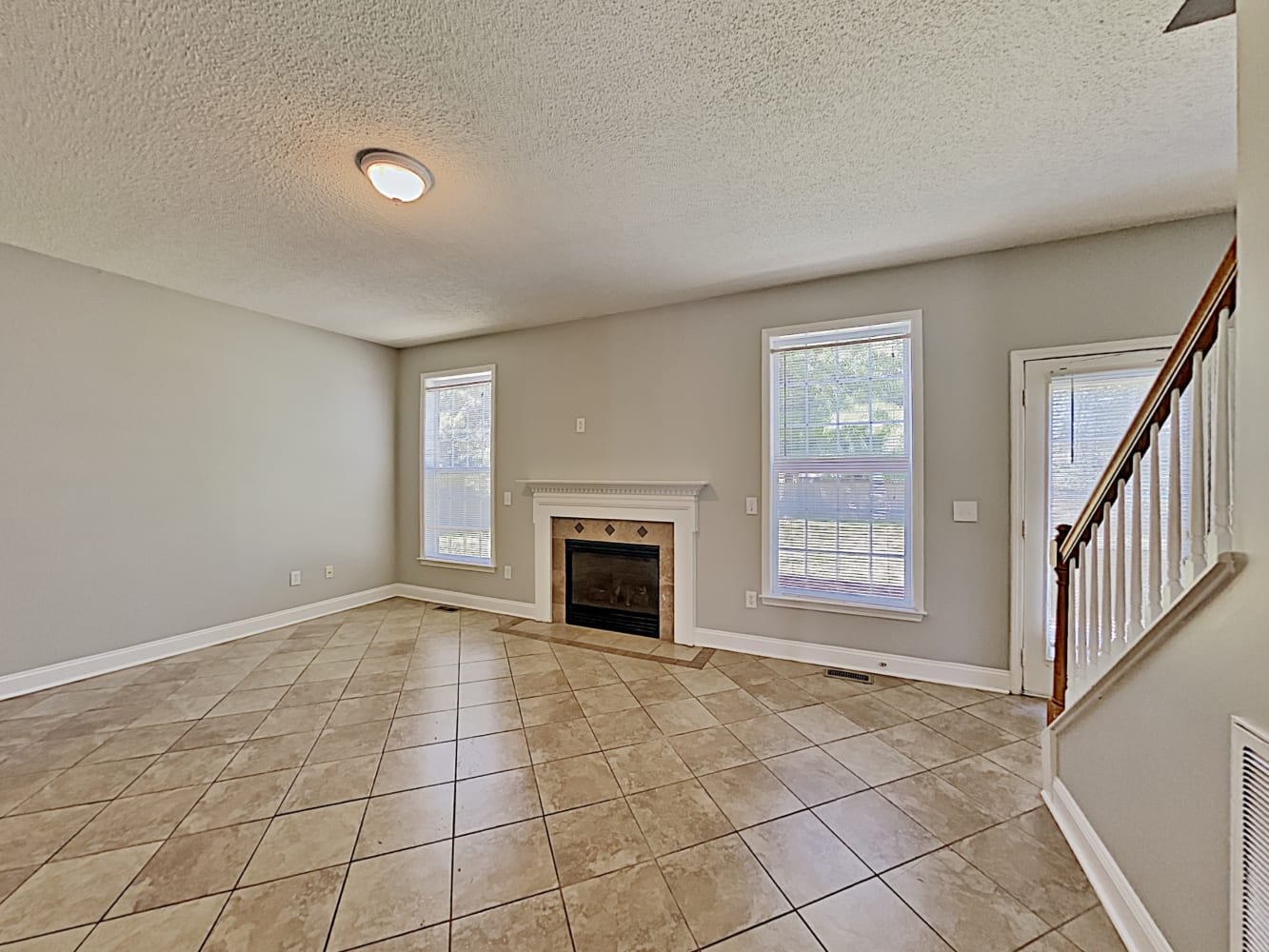834 Highlander Ct photo 4