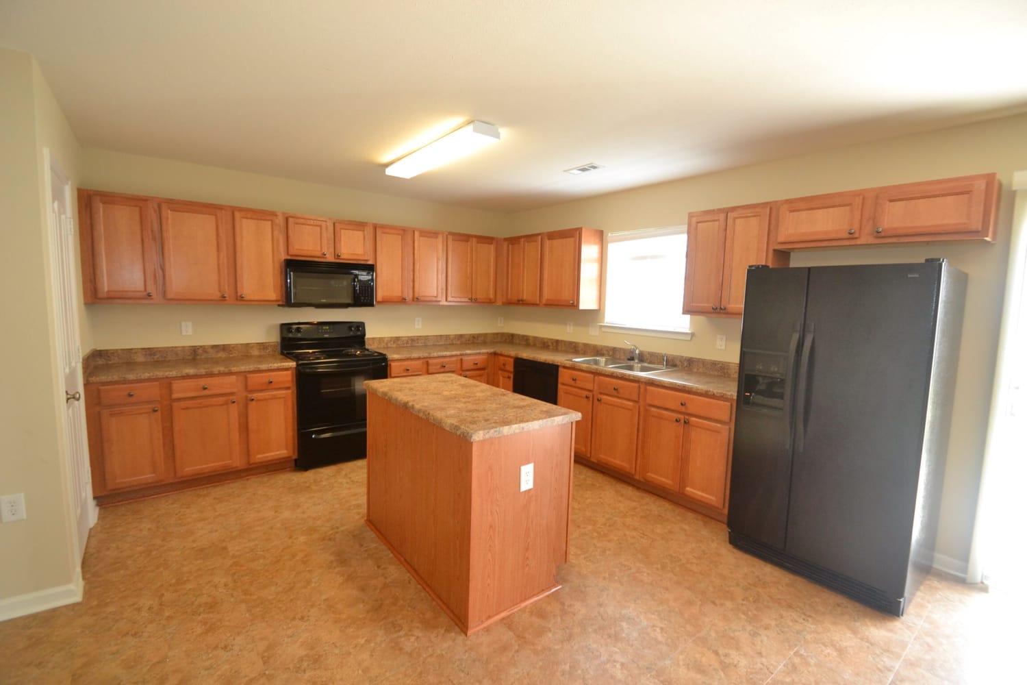 3923 Damask Dr photo 3