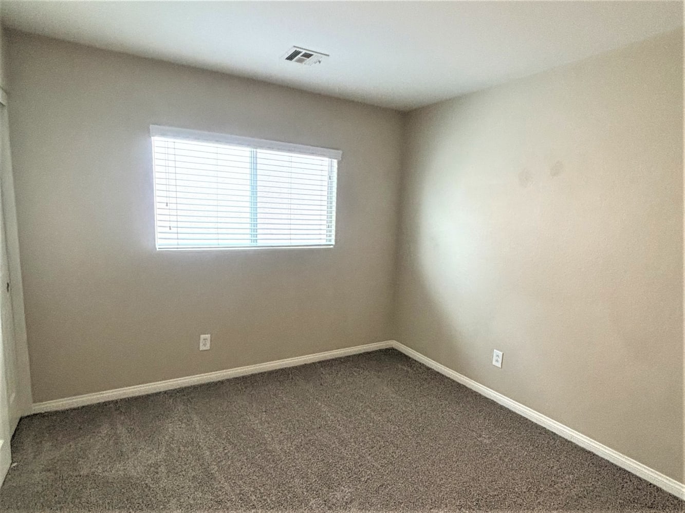 1152 Golden Apple St photo 5