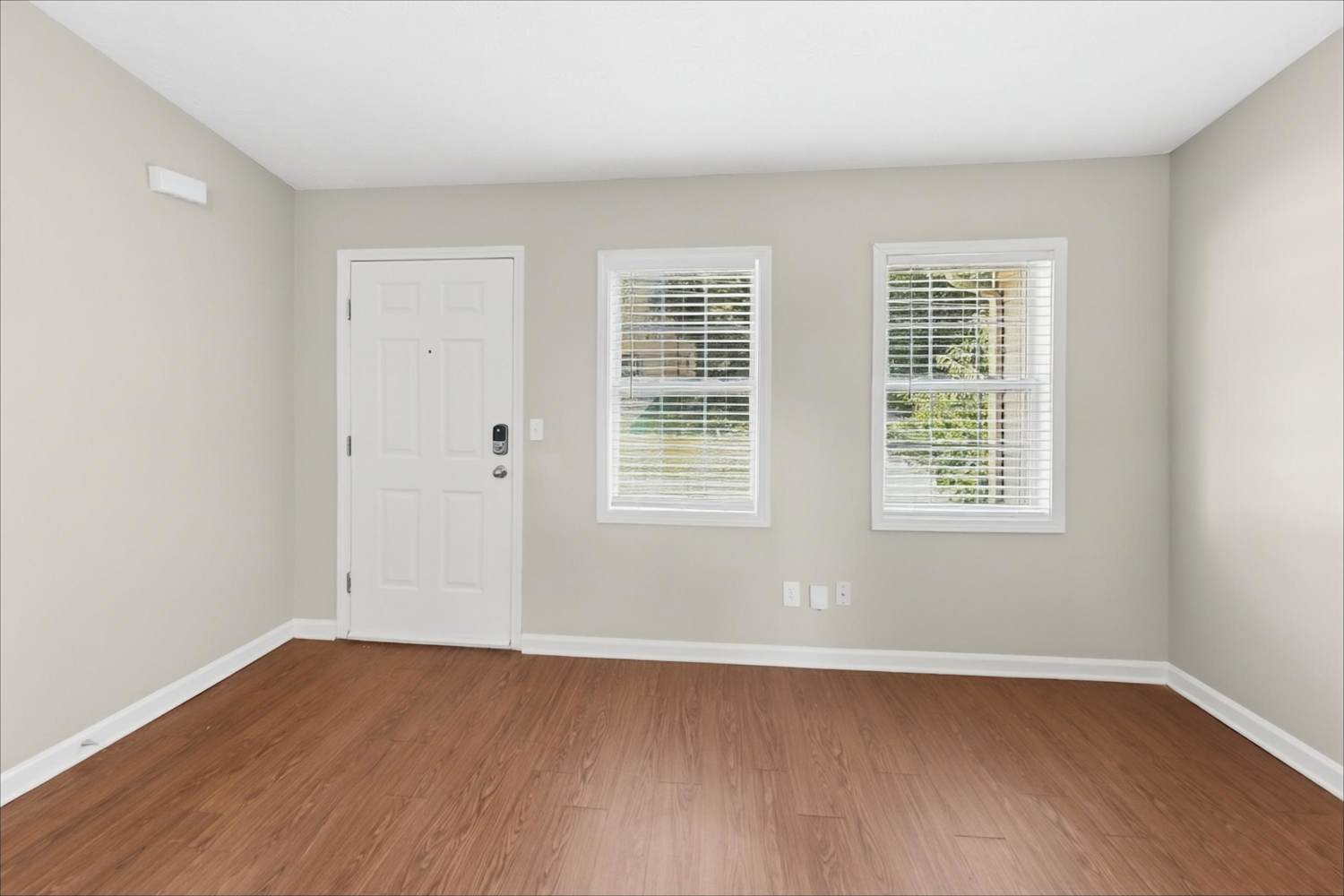 4038 Warren Rd photo 4