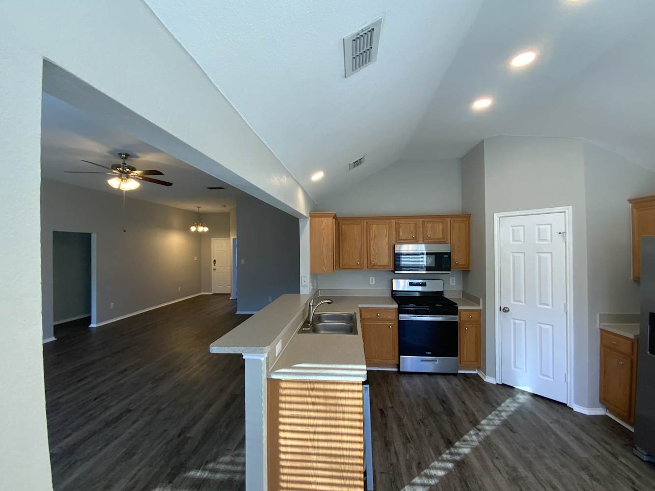 408 Hidden Ridge Dr photo 4