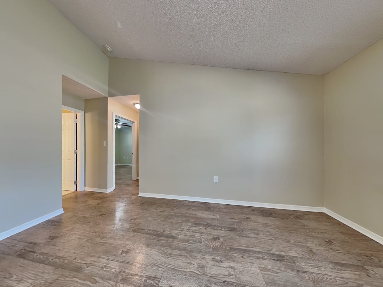 4222 Shades Crest Ln photo 3