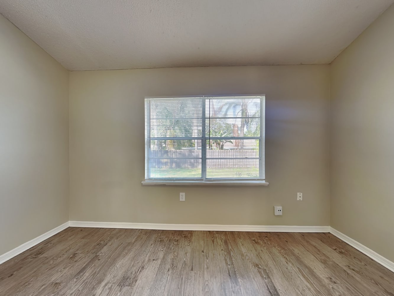 4222 Shades Crest Ln photo 4