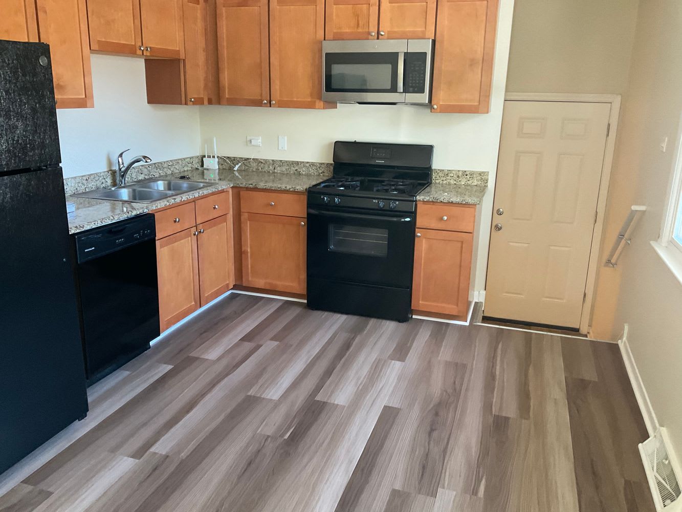 423 N Park Dr photo 3