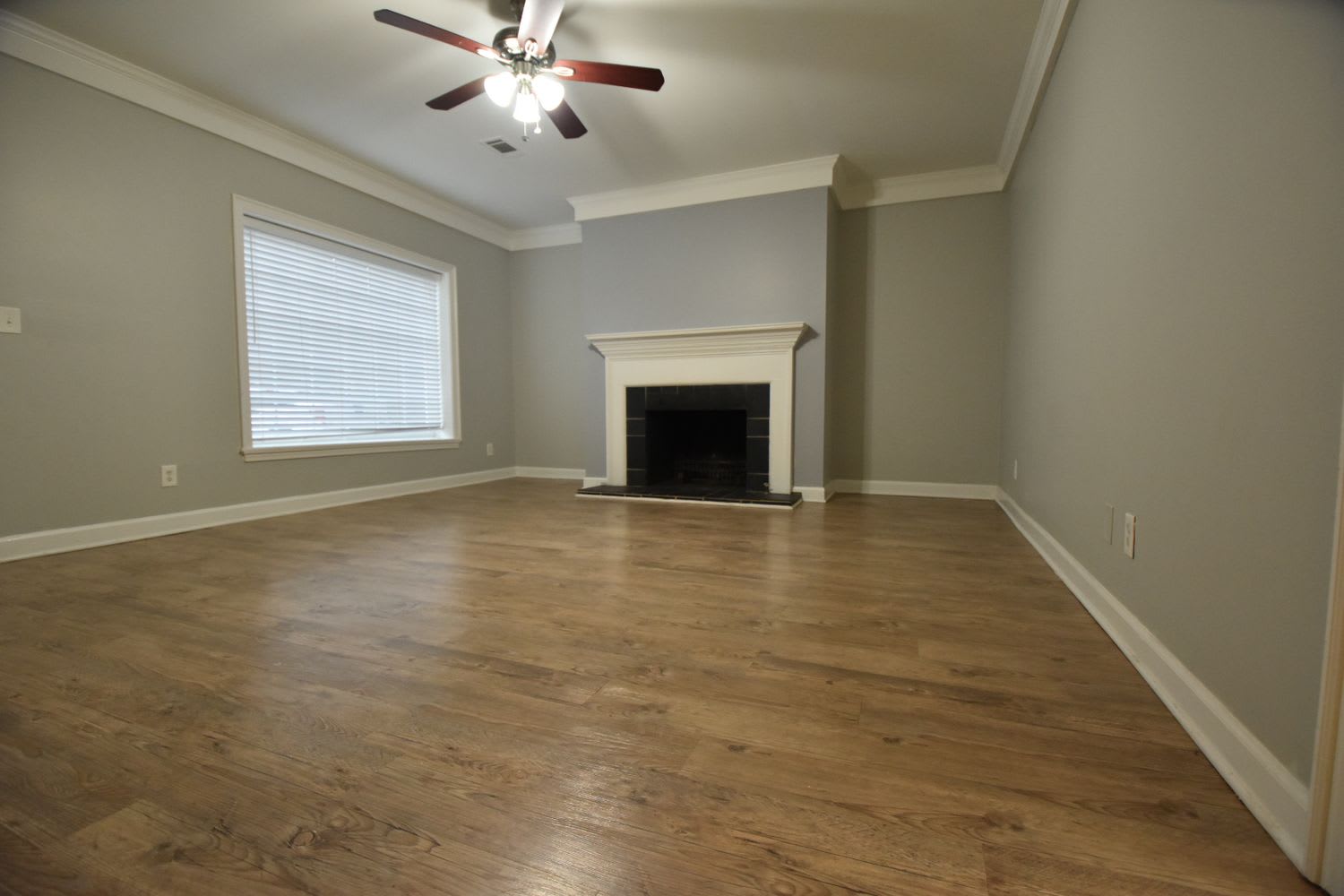 423 Willow Ct SE photo 2