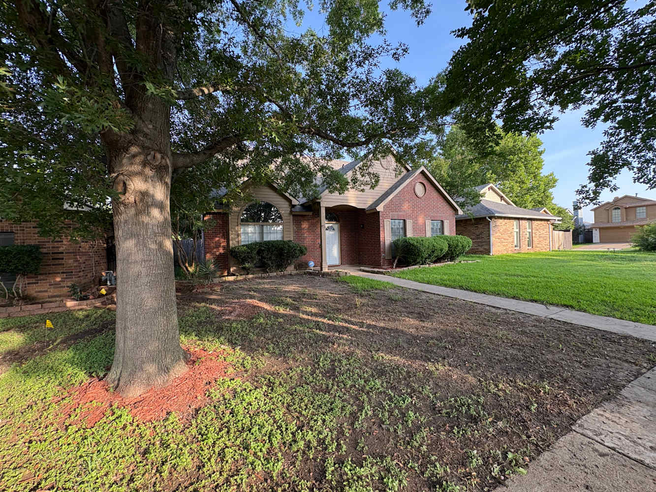4317 Saugus Dr photo 2