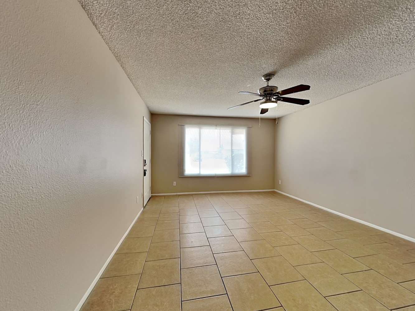 4438 W Mercer Ln photo 3