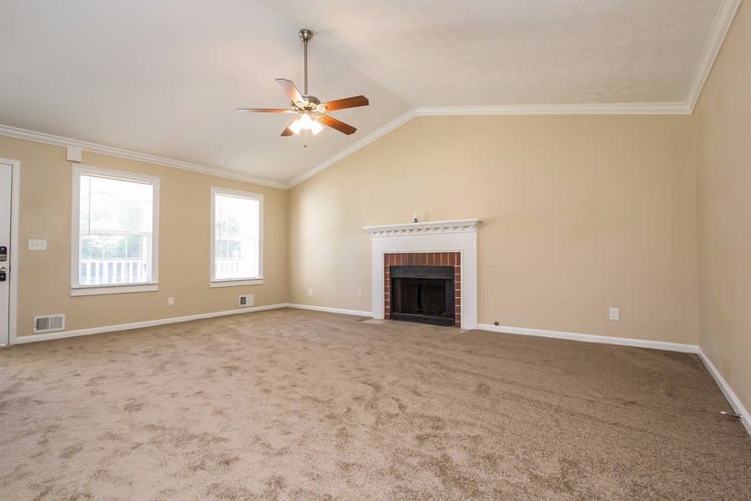 449 Tower Pl photo 3