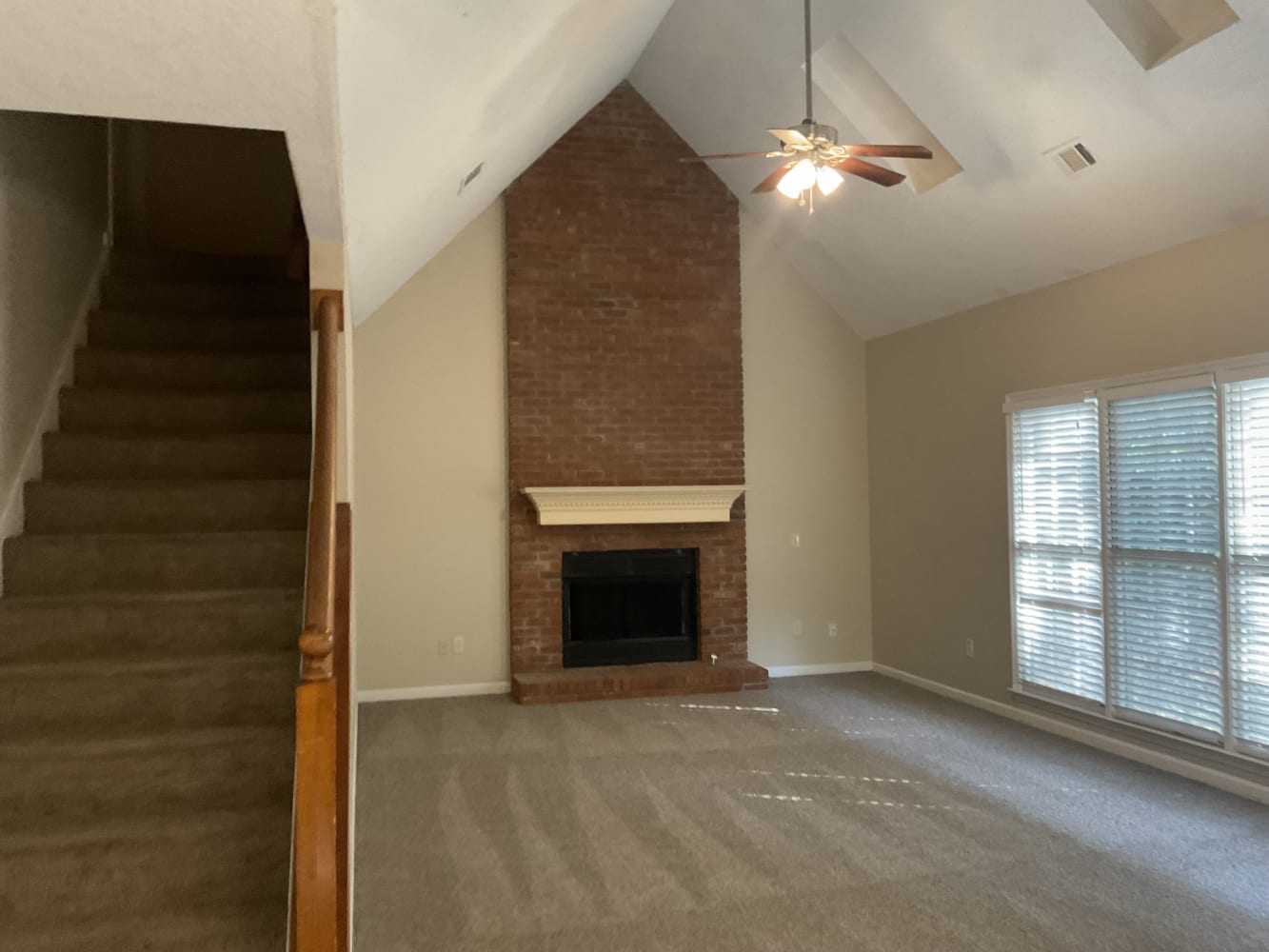 4573 Latimer Pointe NE photo 3