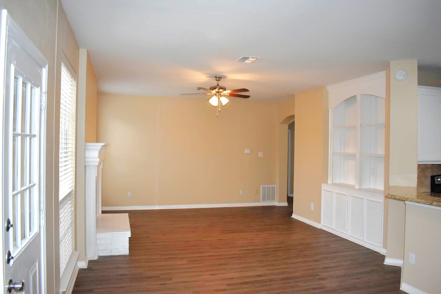 4634 Lincolnshire Dr photo 2