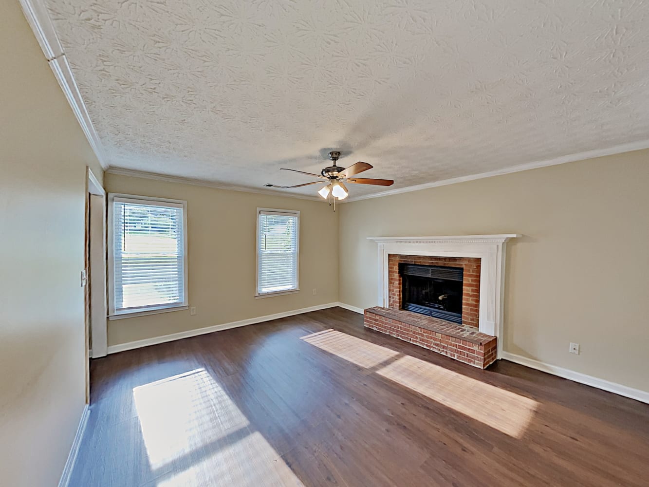 4750 York Pl NE photo 4