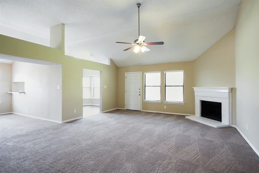 4800 Hollow Tree Dr photo 3